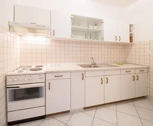 Apart Daire, 1 Yatak Odası, Balkon, Avlu Manzaralı