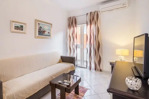 Apart Daire, 1 Yatak Odası, Balkon, Avlu Manzaralı