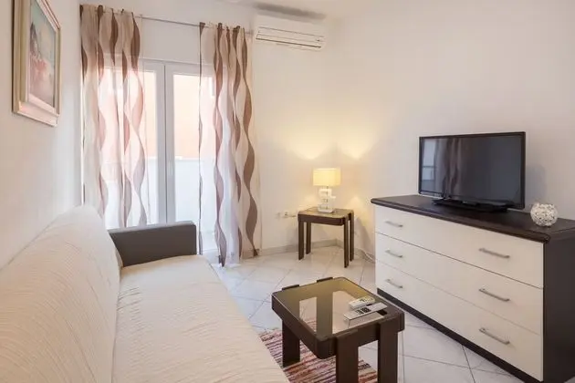 Apart Daire, 1 Yatak Odası, Balkon, Avlu Manzaralı