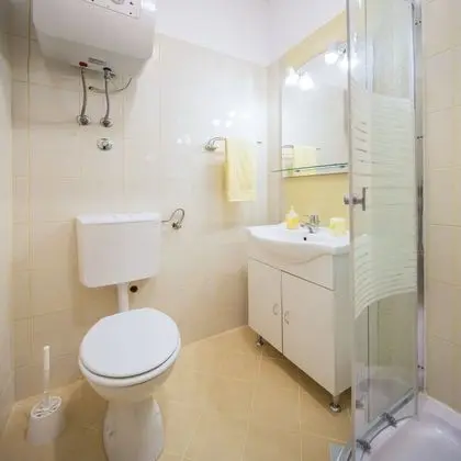 Apart Daire, 1 Yatak Odası, Balkon, Avlu Manzaralı