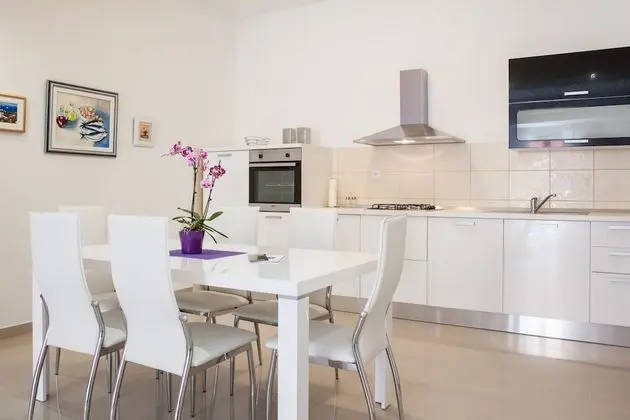 Apart Daire, 2 Yatak Odası, Teras, Bahçeli