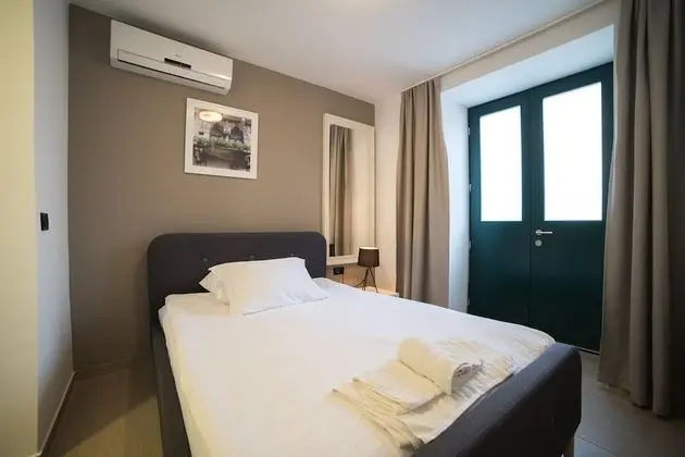 Tek Kişilik Oda, Veranda, Avlu