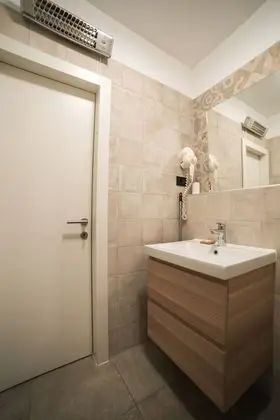 Tek Kişilik Oda, Veranda, Avlu