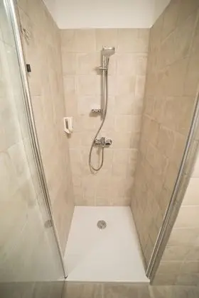 Tek Kişilik Oda, Veranda, Avlu