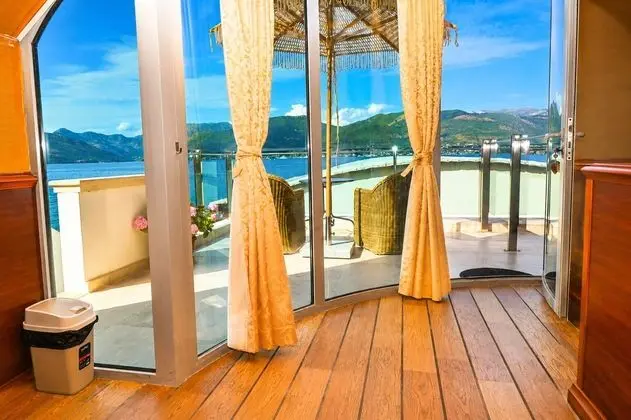 Executive Deluxe Apartment Sea View