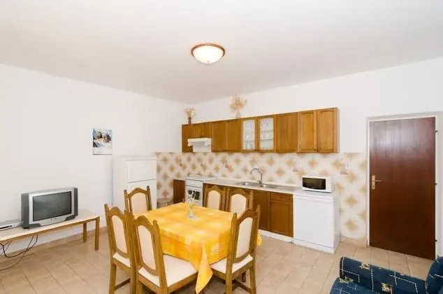 Apart Daire (Four-Bedroom Apartment)