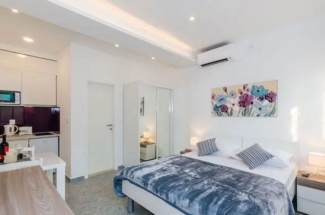 Stüdyo (Studio Apartment with Terrace)