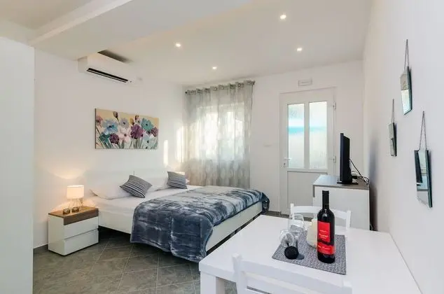 Stüdyo (Studio Apartment with Terrace)