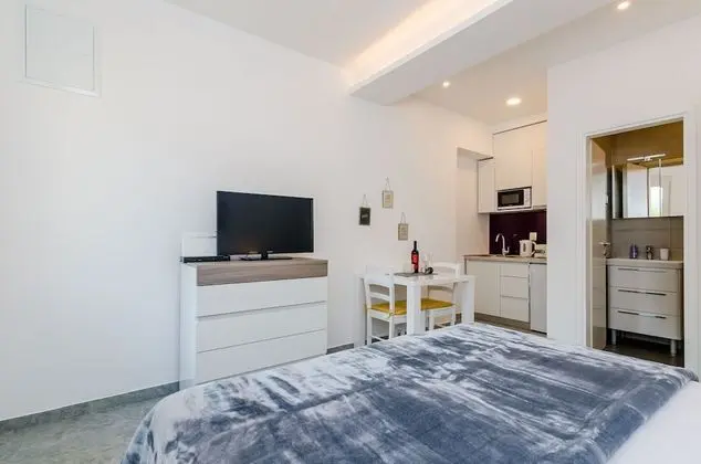 Stüdyo (Studio Apartment with Terrace)