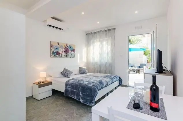Stüdyo (Studio Apartment with Terrace)