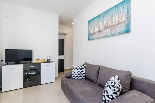 Apart Daire (One Bedroom Apartment with Balcony an)