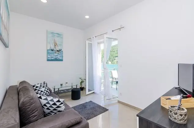 Apart Daire (One Bedroom Apartment with Balcony an)