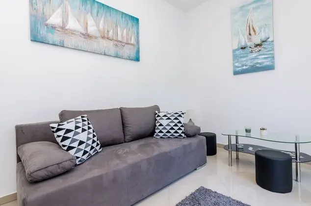Apart Daire (One Bedroom Apartment with Balcony an)