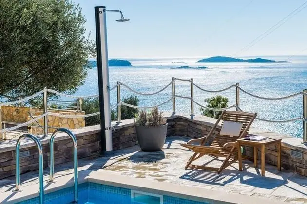 Apart Daire (Two Bedroom Apartment with Balcony an)