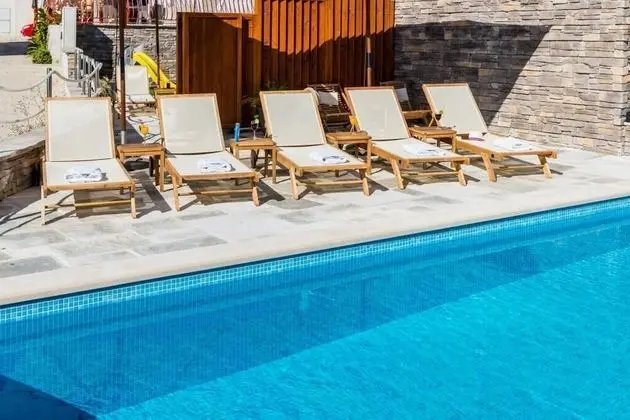 Apart Daire (Two Bedroom Apartment with Balcony an)