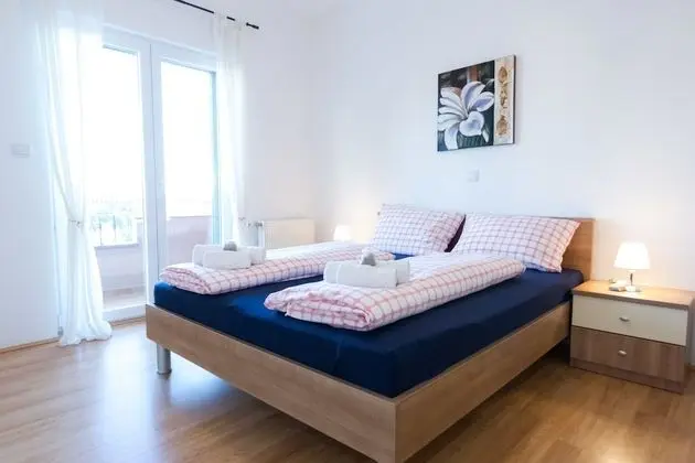Romantic Apart Daire, Bahçe Manzaralı