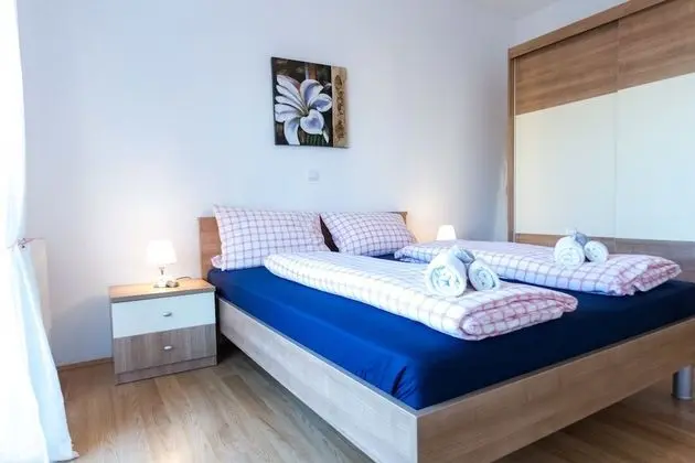 Romantic Apart Daire, Bahçe Manzaralı