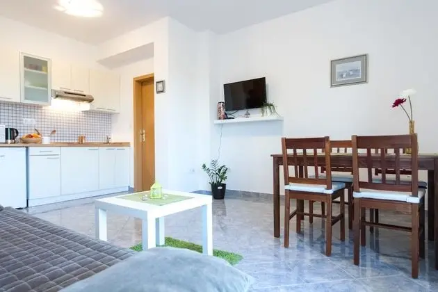 Romantic Apart Daire, Bahçe Manzaralı