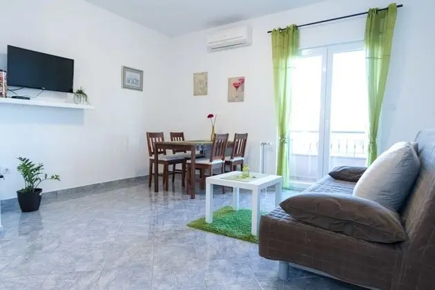 Romantic Apart Daire, Bahçe Manzaralı