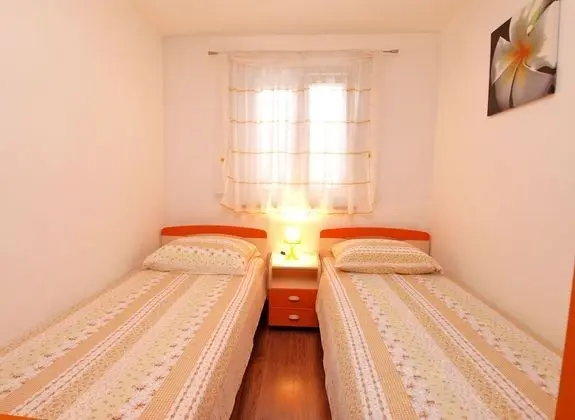 Apart Daire, 2 Yatak Odası (1048/3908)