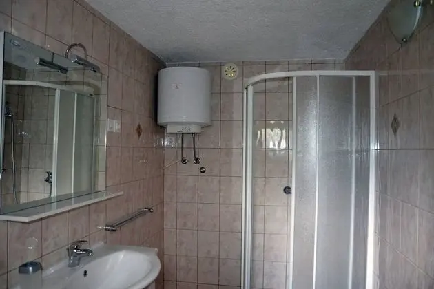 Apart Daire, Zemin Kat