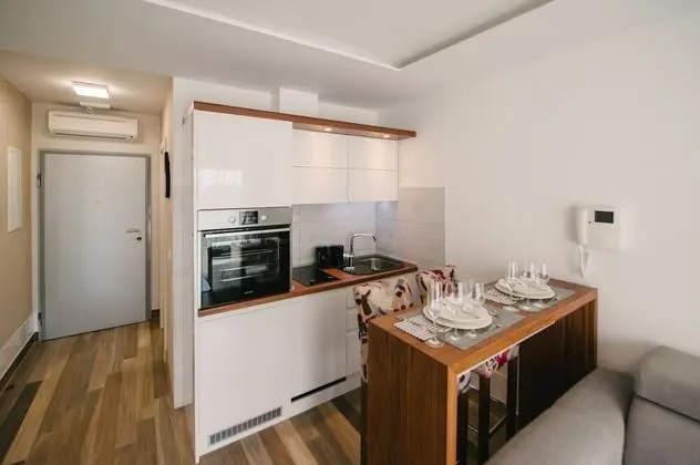 Apart Daire (Leone  Ostojic 2)