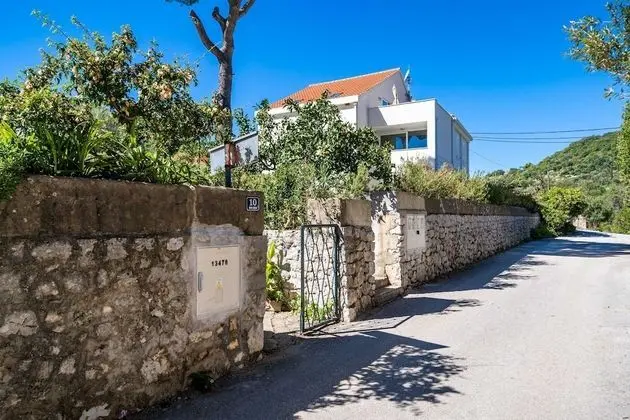Apart Daire (Three-Bedroom Apartment)