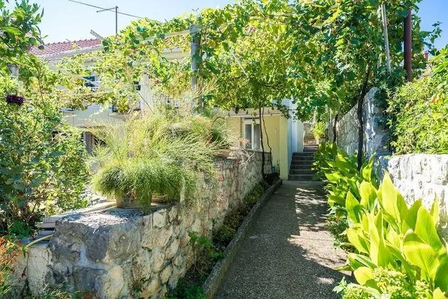 Apart Daire (Three-Bedroom Apartment)