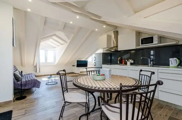 Apart Daire, 2 Yatak Odası, Balkon, Deniz Manzaralı