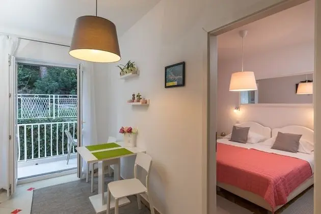Apartment With Balcony, Forrest View