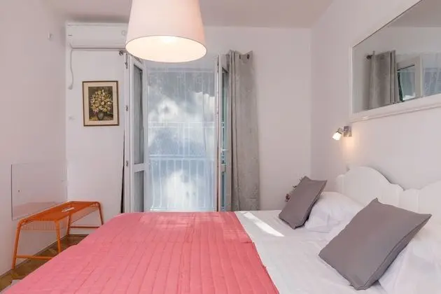 Apartment With Balcony, Forrest View
