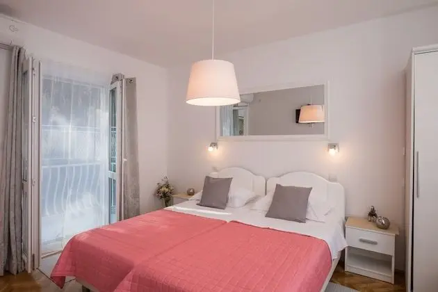 Apartment With Balcony, Forrest View