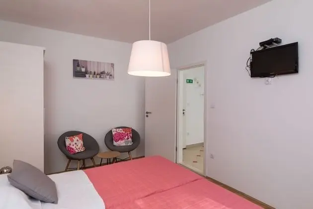 Apartment With Balcony, Forrest View