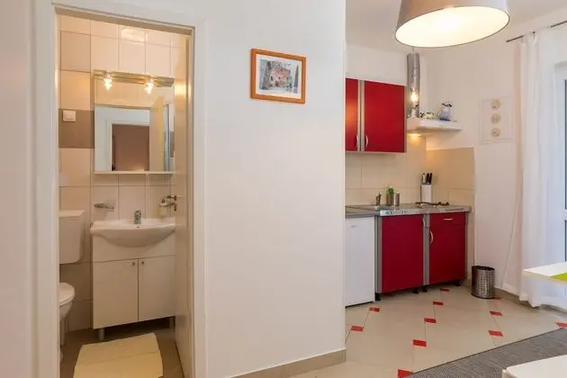 Apartment With Balcony, Forrest View