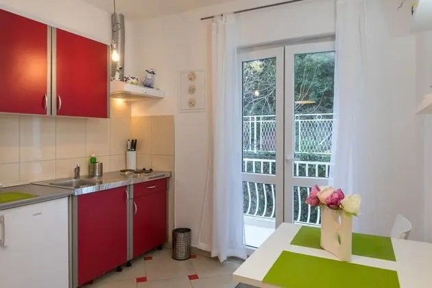 Apartment With Balcony, Forrest View