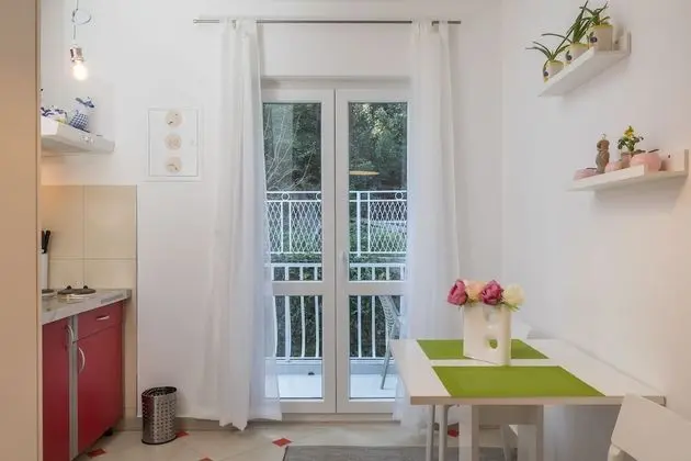 Apartment With Balcony, Forrest View