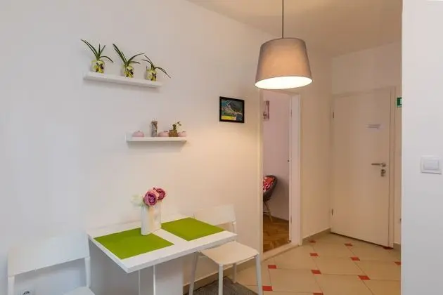 Apartment With Balcony, Forrest View