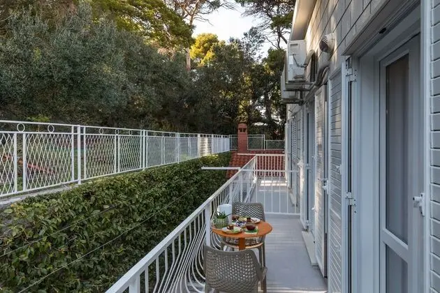 Apartment With Balcony, Forrest View