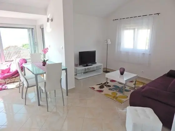 Deluxe Apart Daire, Bahçe Manzaralı
