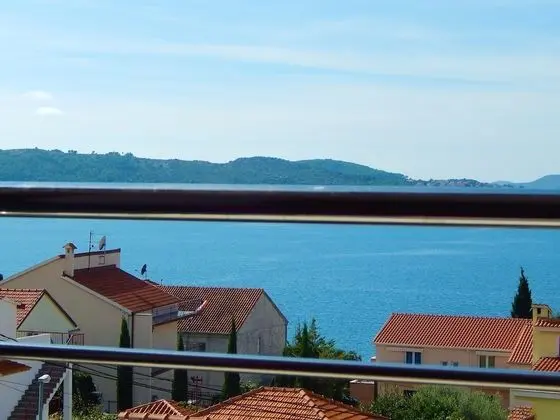 Deluxe Apart Daire, Bahçe Manzaralı