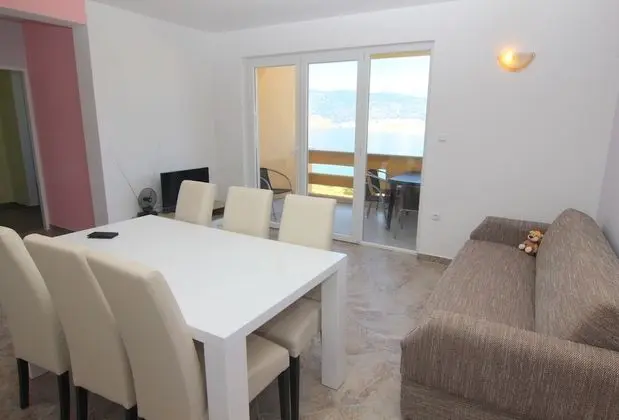 A4; 2 bedrooms & 2 bathrooms apartment