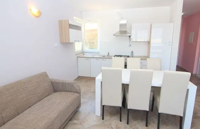 A4; 2 bedrooms & 2 bathrooms apartment
