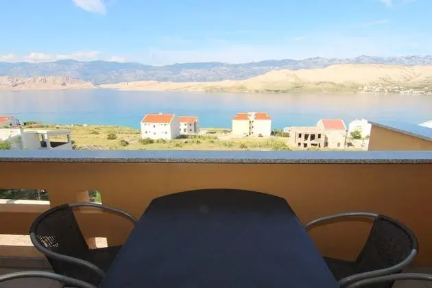 A4; 2 bedrooms & 2 bathrooms apartment