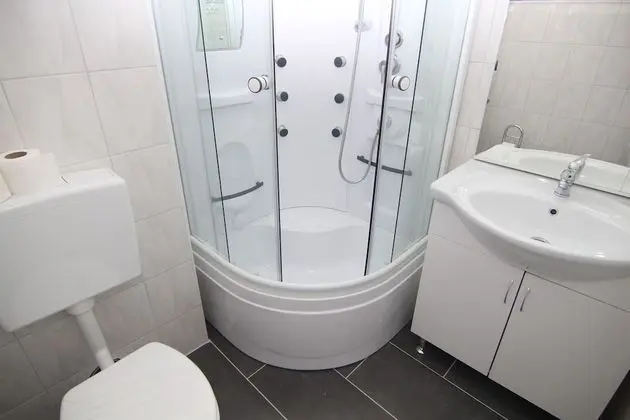 A4; 2 bedrooms & 2 bathrooms apartment