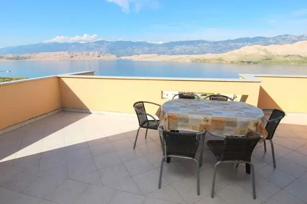 A6. One bedroom apartment 2+2