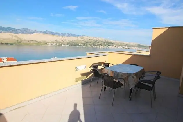 A6. One bedroom apartment 2+2