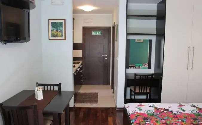 Basic Stüdyo, Teras, Bahçe Manzaralı