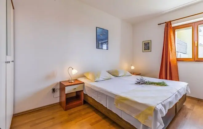 Apart Daire, 2 Yatak Odası, Zemin Kat (B4)