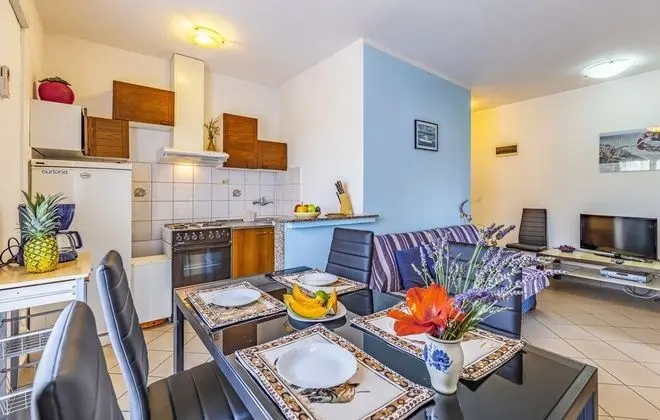 Apart Daire, 2 Yatak Odası, Zemin Kat (B4)