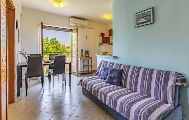 Apart Daire, 2 Yatak Odası, Zemin Kat (B4)